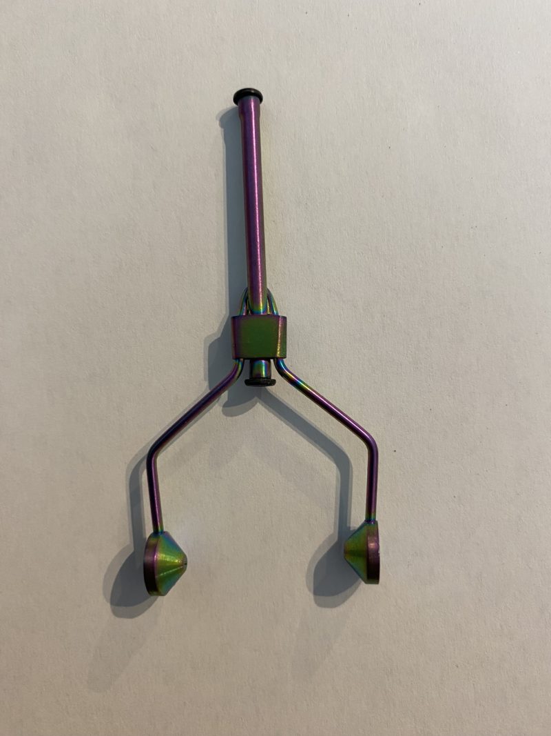 Flugfiskebutiken´s "Trådhållare" Bobbin Holder - Small, Midge, Titanium.